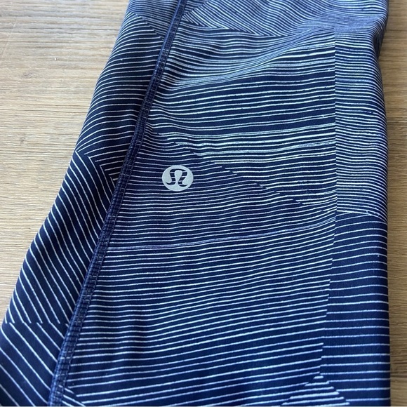 Lululemon Speed Up Tight *Full-On Luxtreme 28"
Etch Hail Midnight Navy size 4 - Picture 11 of 13